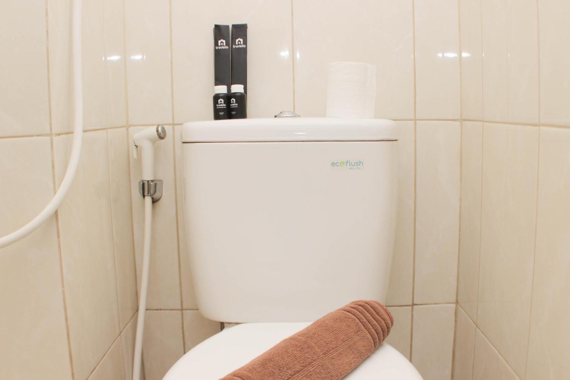 Great Location At Springlake Summarecon By Travelio Apartemen